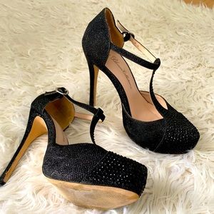 Black heels. Size 7.5 . X2B